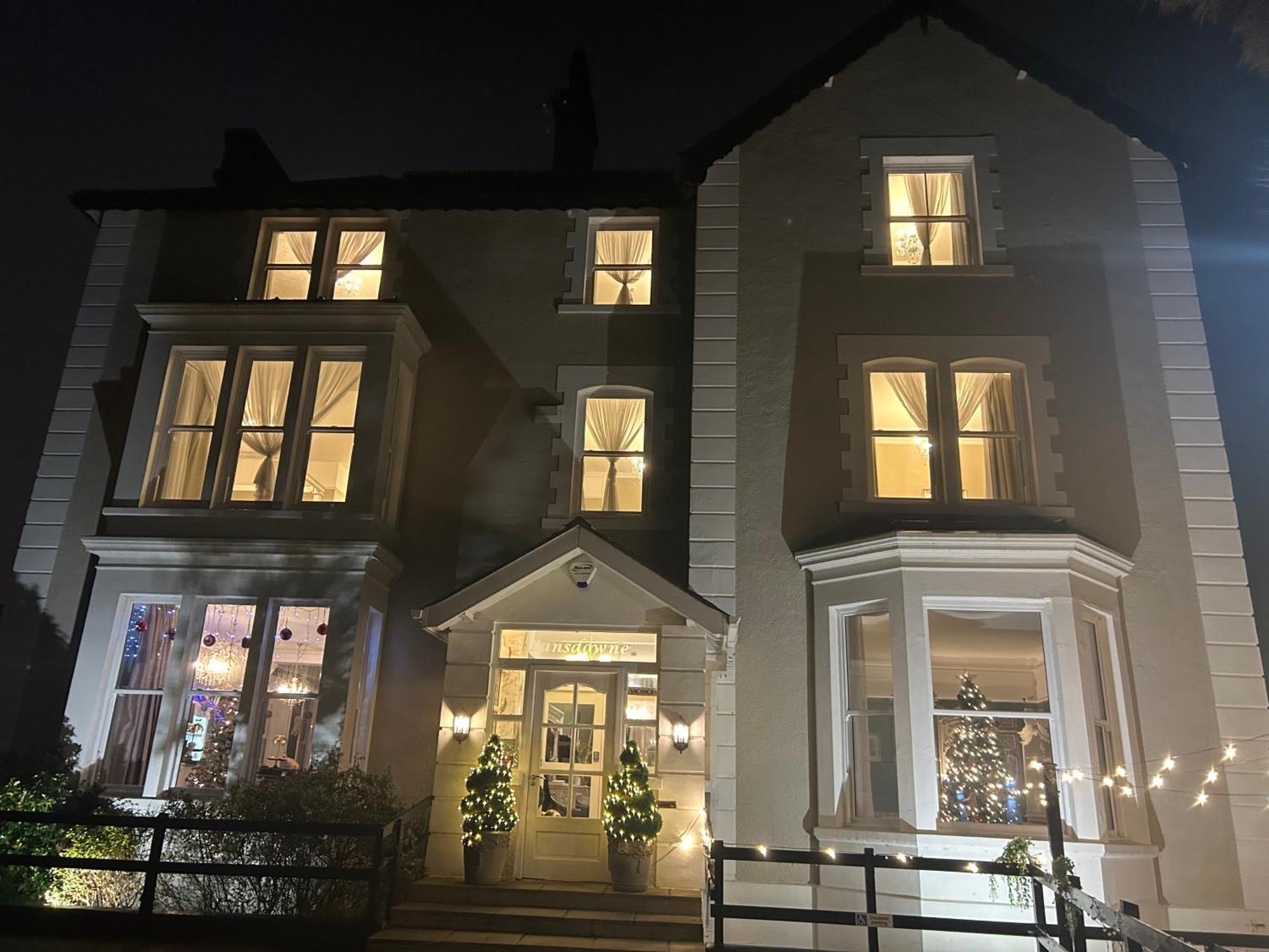 Lansdowne House With Private Car Park Otel Llandudno Dış mekan fotoğraf
